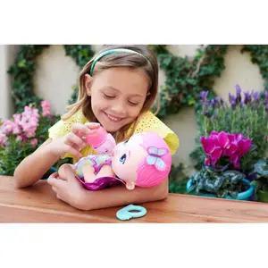 Butterfly baby doll drinks peepee Mattel France image-4