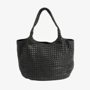 Torebka skórzana na ramię pleciona damska Matties Bags image-1