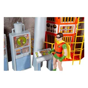 Figurine McFarlane Toys DC Retro Batman 66 Batcave image-4