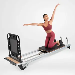 Reformer Pilates z pionowym wsparciem Merrithew At Home SPX image-5