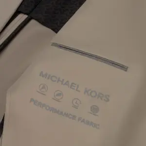 Blazer performant en sergé Michael Kors image-1