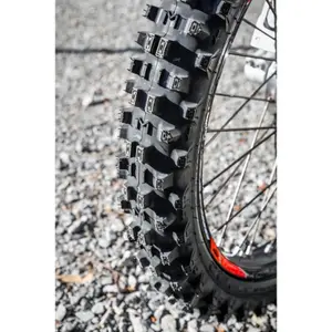 Motorband Michelin Medium 120/90-18 M/C 65R TT image-2