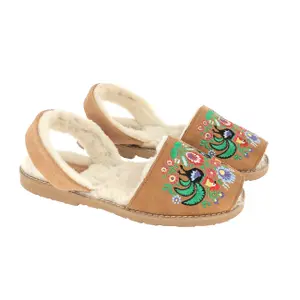 Embroidered sandals for baby girls Minorquines Avarca image-2