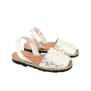 Metallic sandals for baby girls Minorquines Avarca Kenya Té image-2