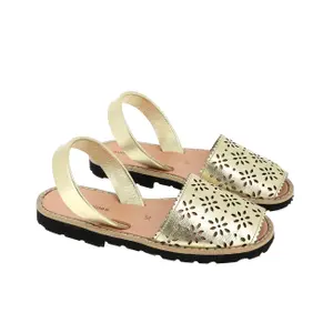 Leather perforated flower sandals for baby girl Minorquines Avarca image-2