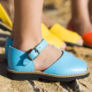 Leather buckle sandals for baby girl Minorquines Frailera image-2