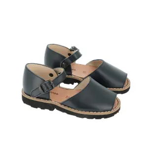 Leather buckle sandals for baby girl Minorquines Frailera image-1