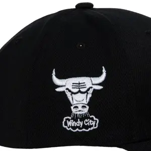 Gorra Chicago Bulls HWC Slap Sticker Classic image-2