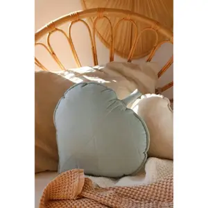 Cuscino a forma di foglia in velluto Moi Mili Powder Mint image-2