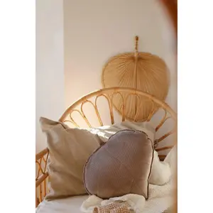 Velvet leaf pillow Moi Mili Dark Beige image-3