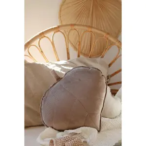 Velvet leaf pillow Moi Mili Dark Beige image-1