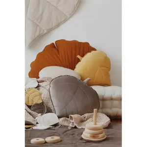 Velvet leaf pillow Moi Mili Dark Beige image-4