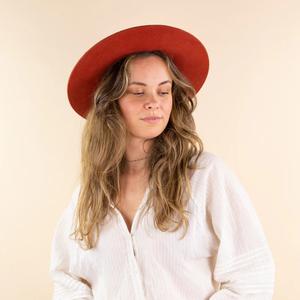 Woman hat Moonrise Nova image-3