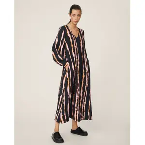 Women's v-neck dress Moss Copenhagen Selfrida Dilvera AOP image-2