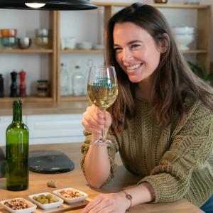 Wine glass - dry or fruity, a toast to a successful mother Mr. Wonderful image-4