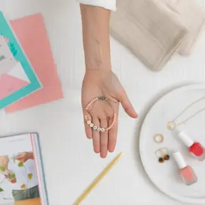 Carte avec bracelet - que le monde entier le sache : je t'aime et je t'adore, maman Mr. Wonderful image-1