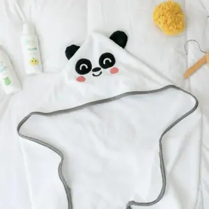 Fun-filled bath cape Mr. Wonderful Panda image-0
