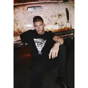 T-shirt Mister Tee eye image-0