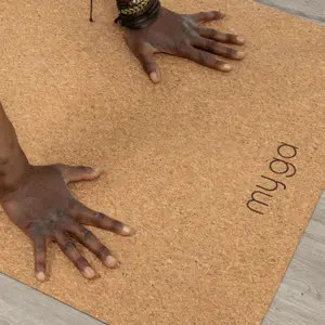 Tapis de yoga de viaje en corcho sobre caucho Myga image-4