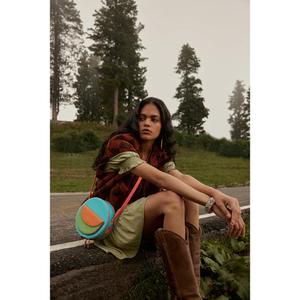 Kulatá dámská kabelka přes rameno Myra Bag image-4