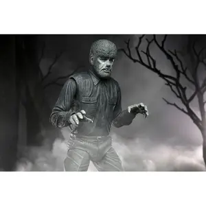 Figurina NECA Universal Monsters Ultimate The Wolf Man (Black & White) image-3