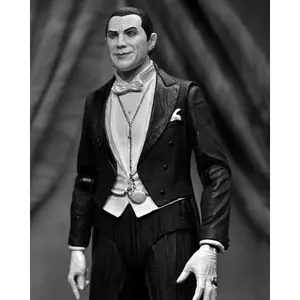 Figurina NECA Universal Monsters Ultimate Dracula (Carfax Abbey) image-2