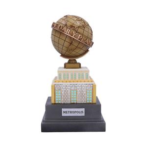 nemn-b6639b24-beeldje-nemesis-now-dc-comics-the-daily-planet-beige-22-cm