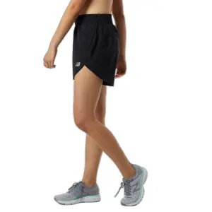 Calções para mulheres New Balance Accelerate 5 Inch image-2