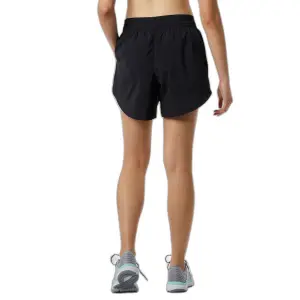 Calções para mulheres New Balance Accelerate 5 Inch image-1