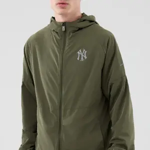 Αδιάβροχο New York Yankees New Era MLB Core Plus image-3