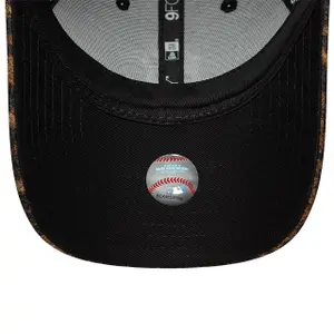 Czapka baseballowa damska New York Yankees New Era 9Forty Cosy Leopard image-4