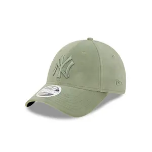 9forty velvet cap for women New York Yankees image-3