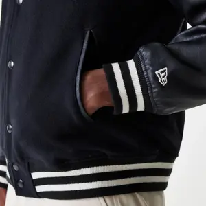 Veste varsity à capuche New Era image-4