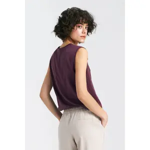 Sleeveless blouse with a V-neck for women Nife image-2