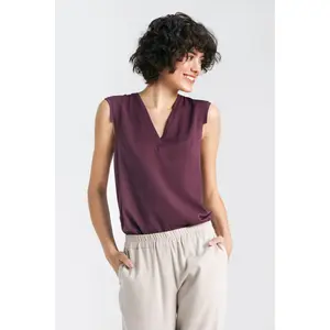 Sleeveless blouse with a V-neck for women Nife image-1