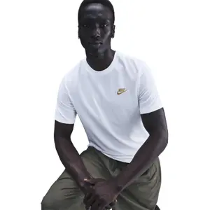 T-shirt Nike Club image-2