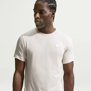 T-shirt Nike Club image-2