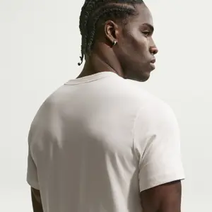 T-shirt Nike Club image-3