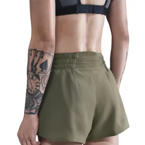 Calções para mulheres Nike One image-4