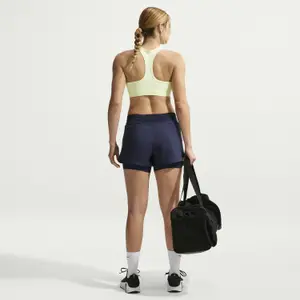 Short à taille mi-basse femme Nike One image-1