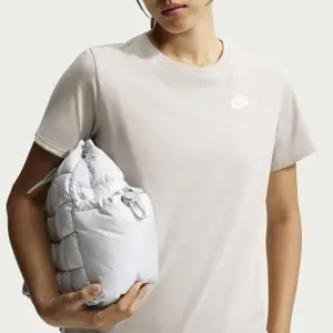 T-shirt femme Nike Club Essentials image-4