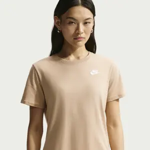 T-shirt da donna Nike Club Essentials image-3