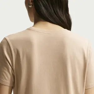 T-shirt da donna Nike Club Essentials image-4