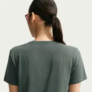 Damen T-Shirt Nike Sportswear Club Essentials image-1