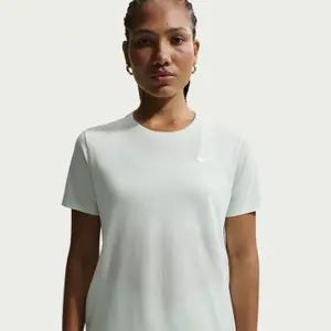 Camiseta de mujer Nike Club Essentials image-2