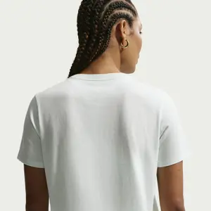 Camiseta de mujer Nike Club Essentials image-3