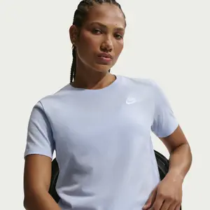 Camiseta de mujer Nike Club Essentials image-2