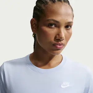 Camiseta de mujer Nike Club Essentials image-4