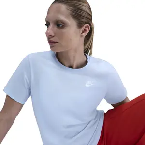 T-shirt da donna Nike Club Essentials image-4
