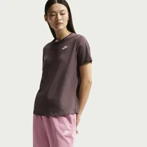 T-shirt da donna Nike Sportswear Club Essentials image-1